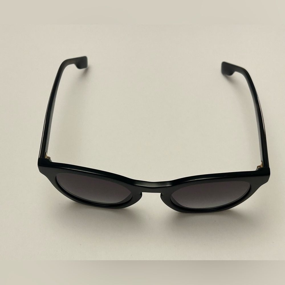 Burberry sunglasses - Picture 5 of 7